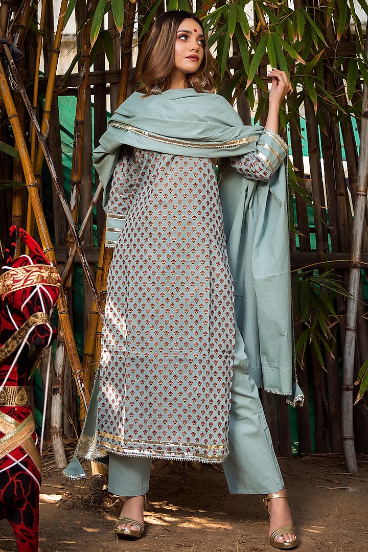 Grey Printed Kurta Set by Pomcha Jaipur at Pernia's Pop Up Shop