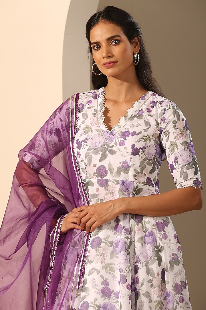 White Organza Printed Anarkali Set by Pomcha Jaipur at Pernia's Pop Up Shop