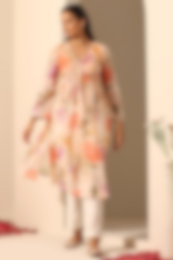 Peach Georgette Printed Kurta Set by Pomcha Jaipur at Pernia's Pop Up Shop