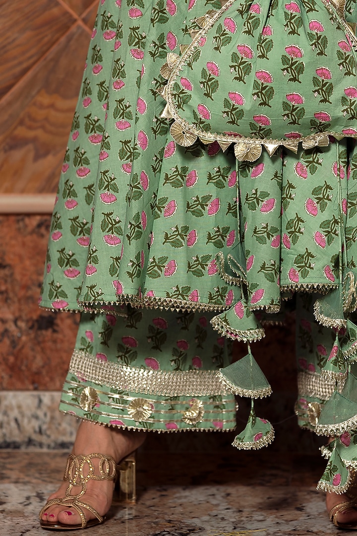 Green Paisley Printed Anarkali Set by Pomcha Jaipur at Pernia's Pop Up Shop