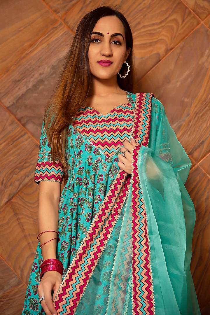 Green Printed Anarkali Set by Pomcha Jaipur at Pernia's Pop Up Shop