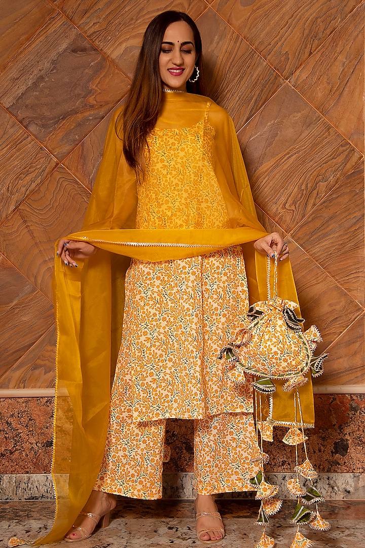 Mustard Printed Kurta Set by Pomcha Jaipur at Pernia's Pop Up Shop