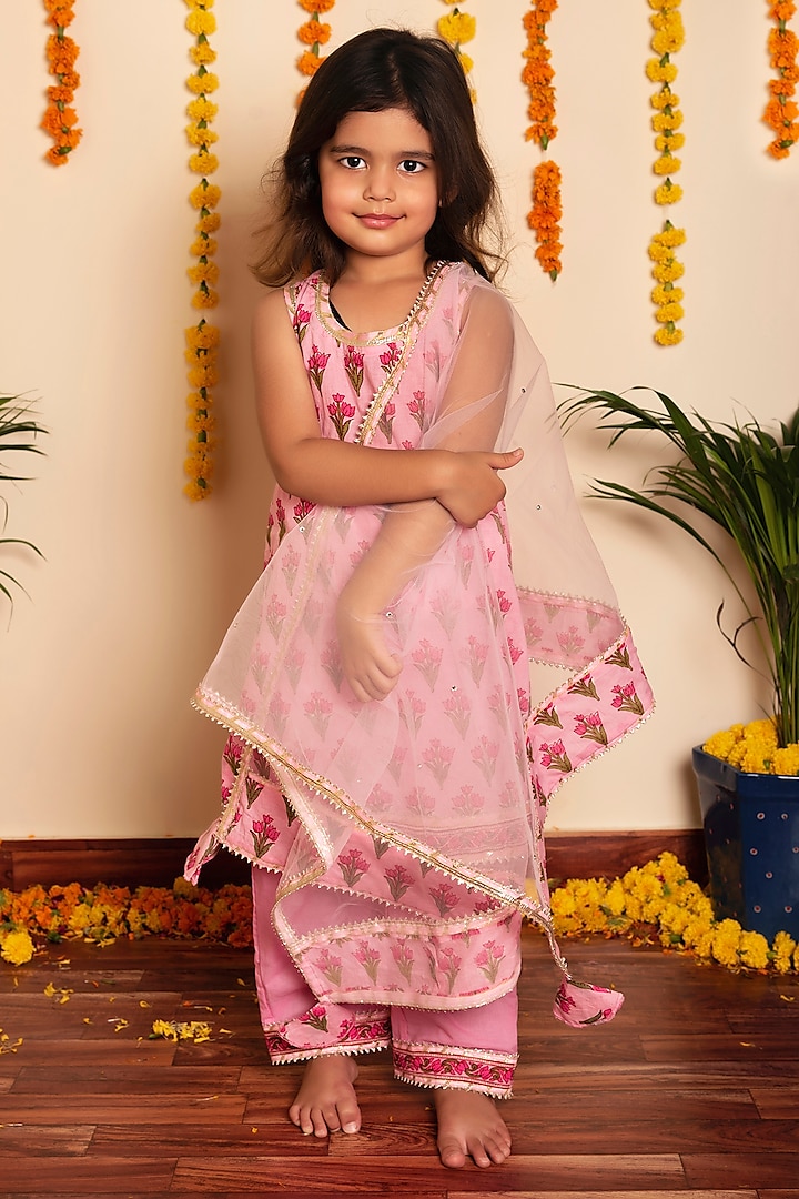 Pink Cotton Gota Work & Hand Block Printed Kurta Set For Girls by POMCHA at Pernia's Pop Up Shop