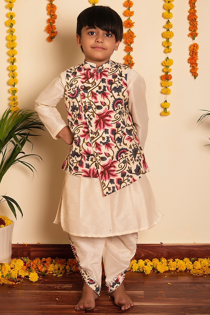 White Cotton Slub Gota Lace Work Nehru Jacket Set For Boys by POMCHA