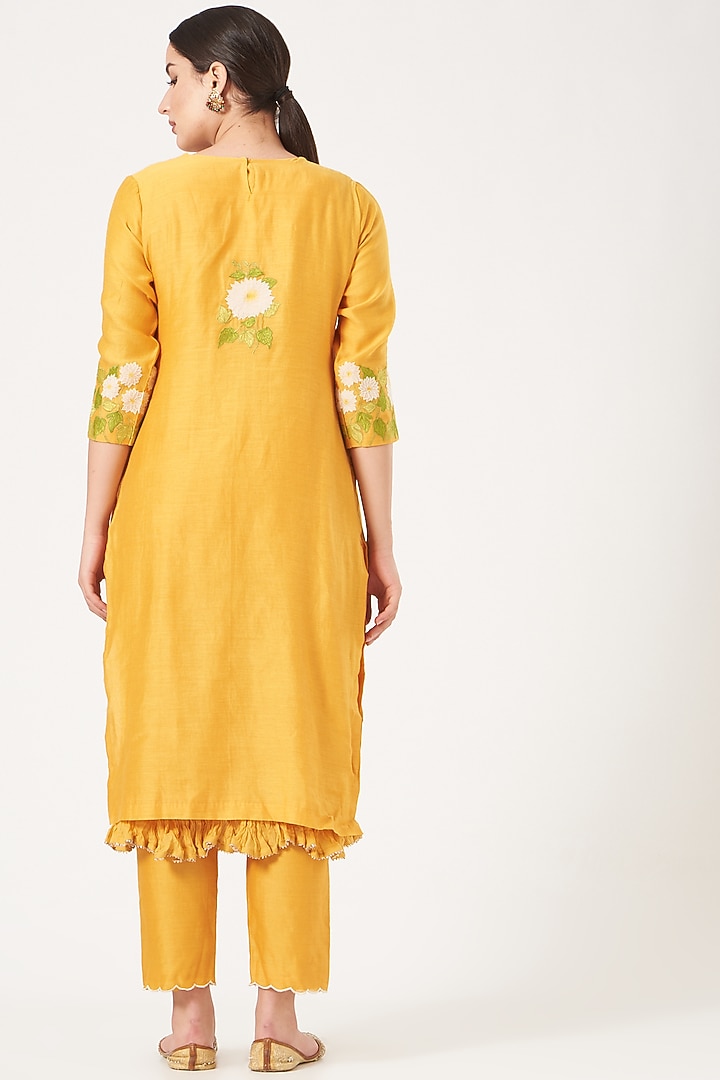 Yellow Embroidered Kurta Set by Made in Pinkcity at Pernia's Pop Up Shop