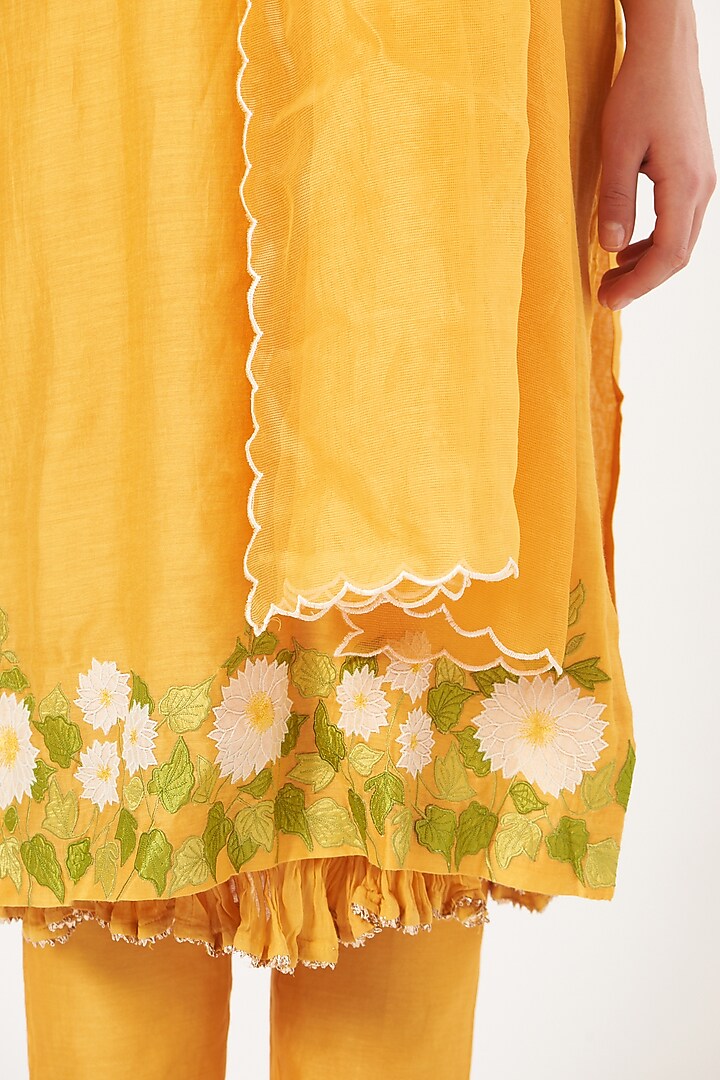 Yellow Embroidered Kurta Set by Made in Pinkcity at Pernia's Pop Up Shop