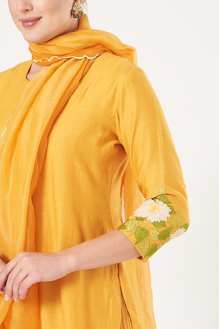 Yellow Embroidered Kurta Set by Made in Pinkcity at Pernia's Pop Up Shop