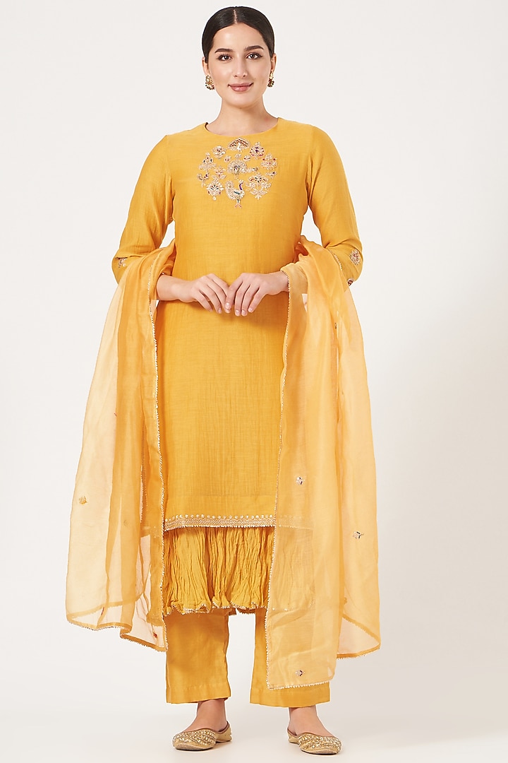 Yellow Embroidered Kurta Set by Made in Pinkcity at Pernia's Pop Up Shop