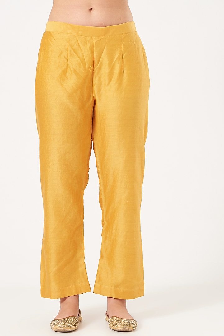 Yellow Embroidered Kurta Set by Made in Pinkcity at Pernia's Pop Up Shop