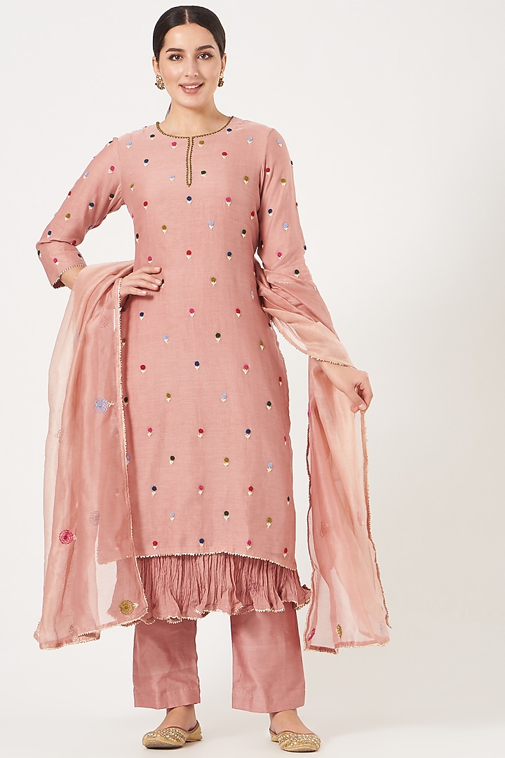 Rose Gold Embroidered Kurta Set by Made in Pinkcity at Pernia's Pop Up Shop
