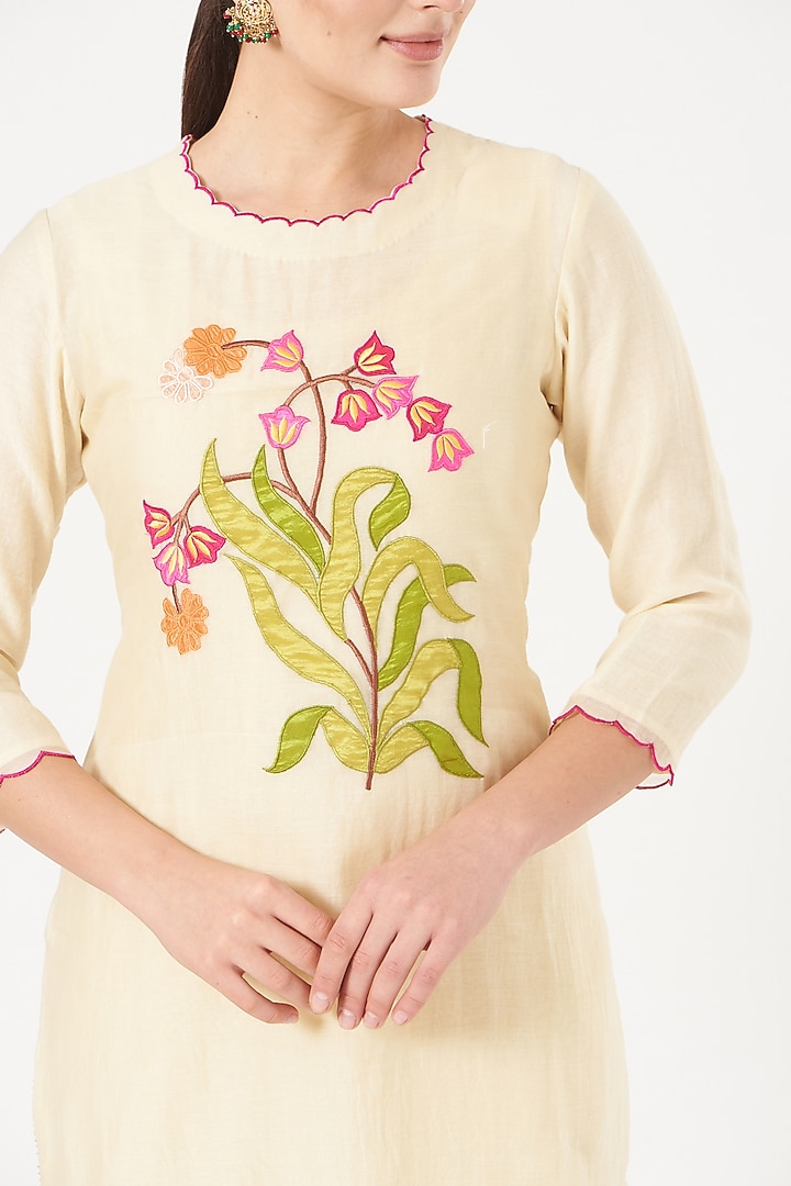 White Embroidered Kurta Set by Made in Pinkcity at Pernia's Pop Up Shop