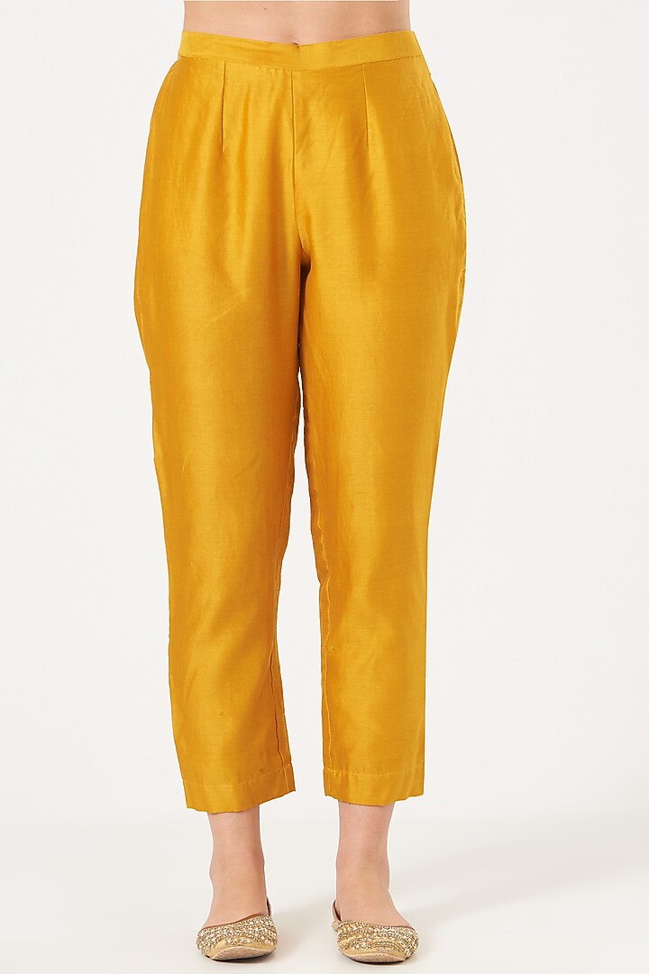 Yellow Embroidered Kurta Set by Made in Pinkcity at Pernia's Pop Up Shop