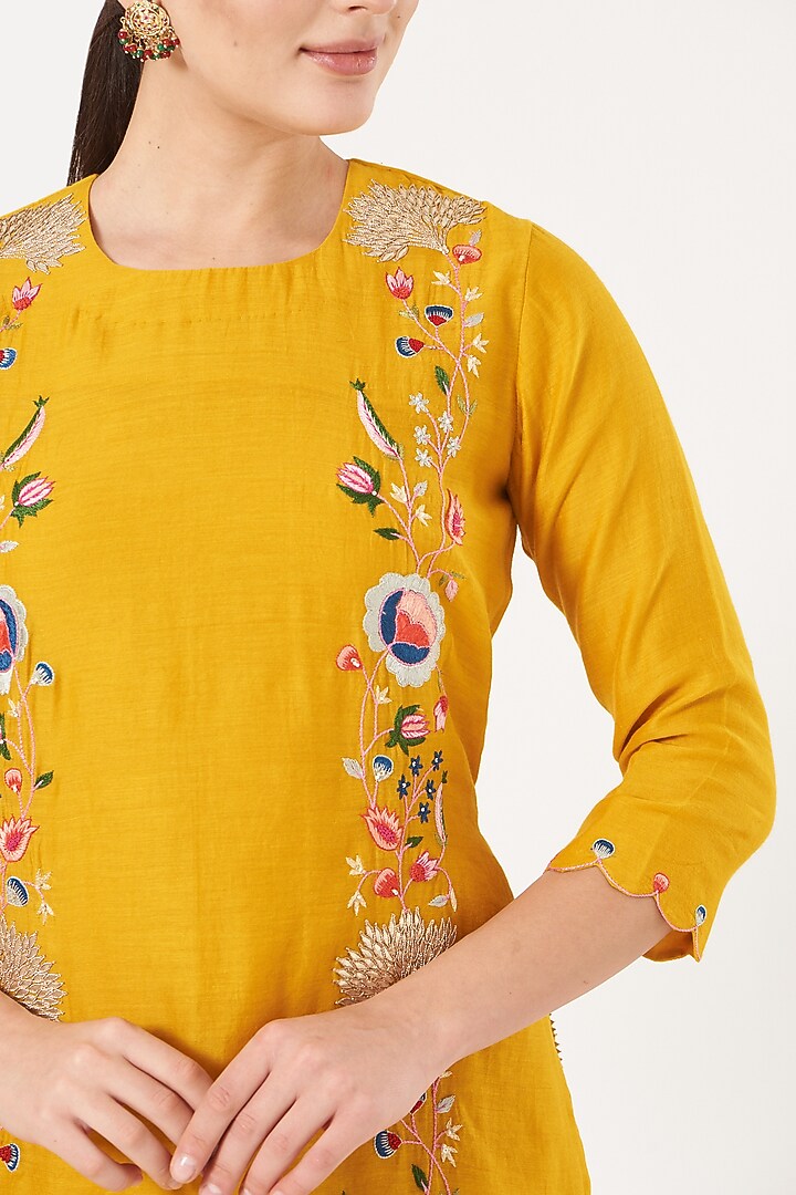 Yellow Embroidered Kurta Set by Made in Pinkcity at Pernia's Pop Up Shop