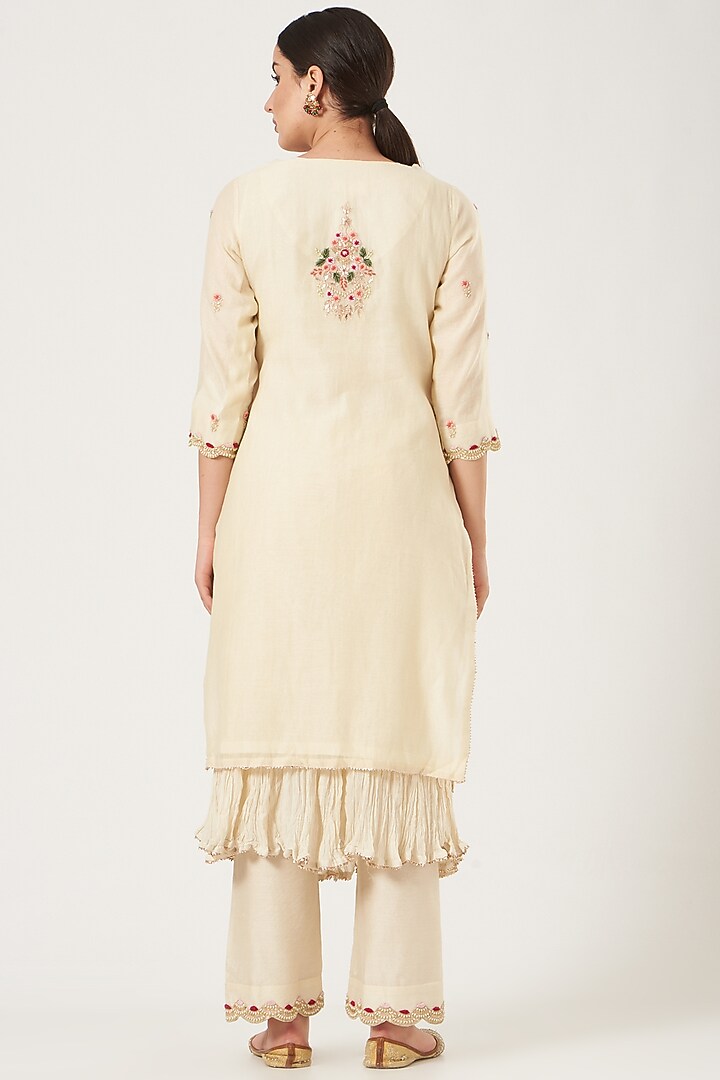 Off-White Embroidered Kurta Set by Made in Pinkcity at Pernia's Pop Up Shop