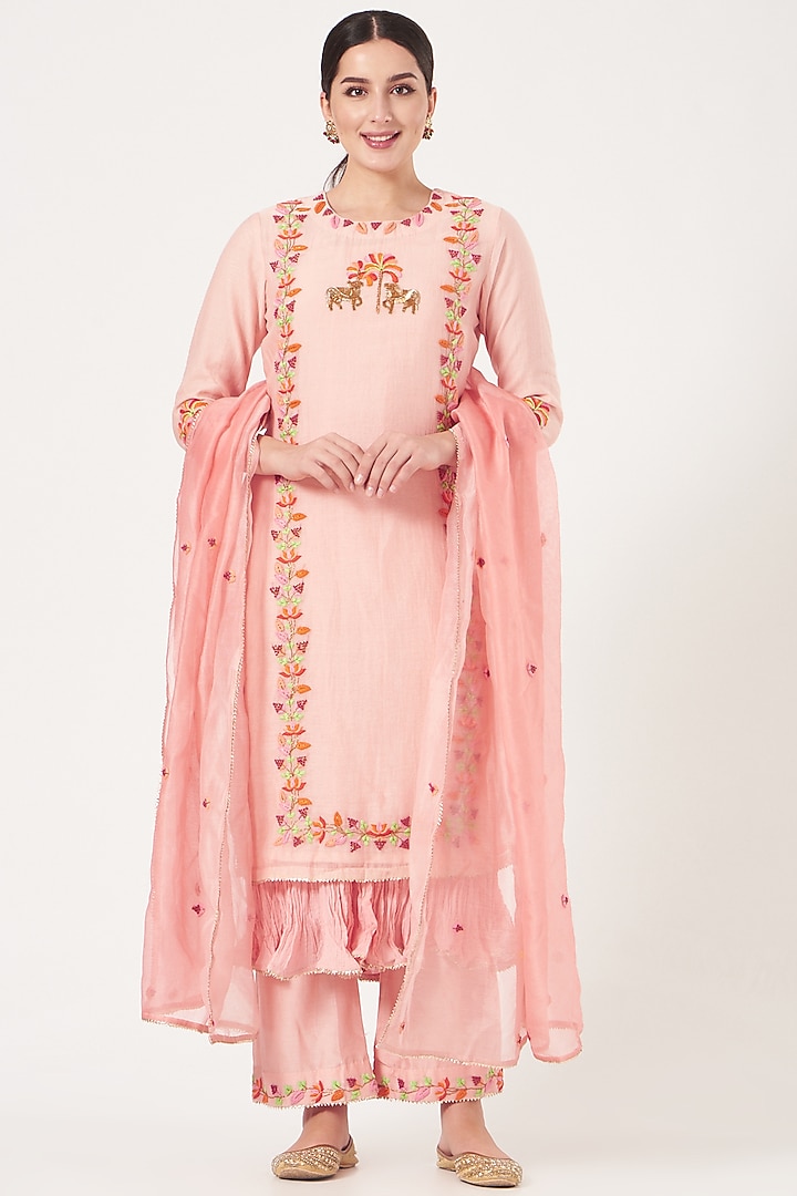 Pink Embroidered Kurta Set by Made in Pinkcity at Pernia's Pop Up Shop