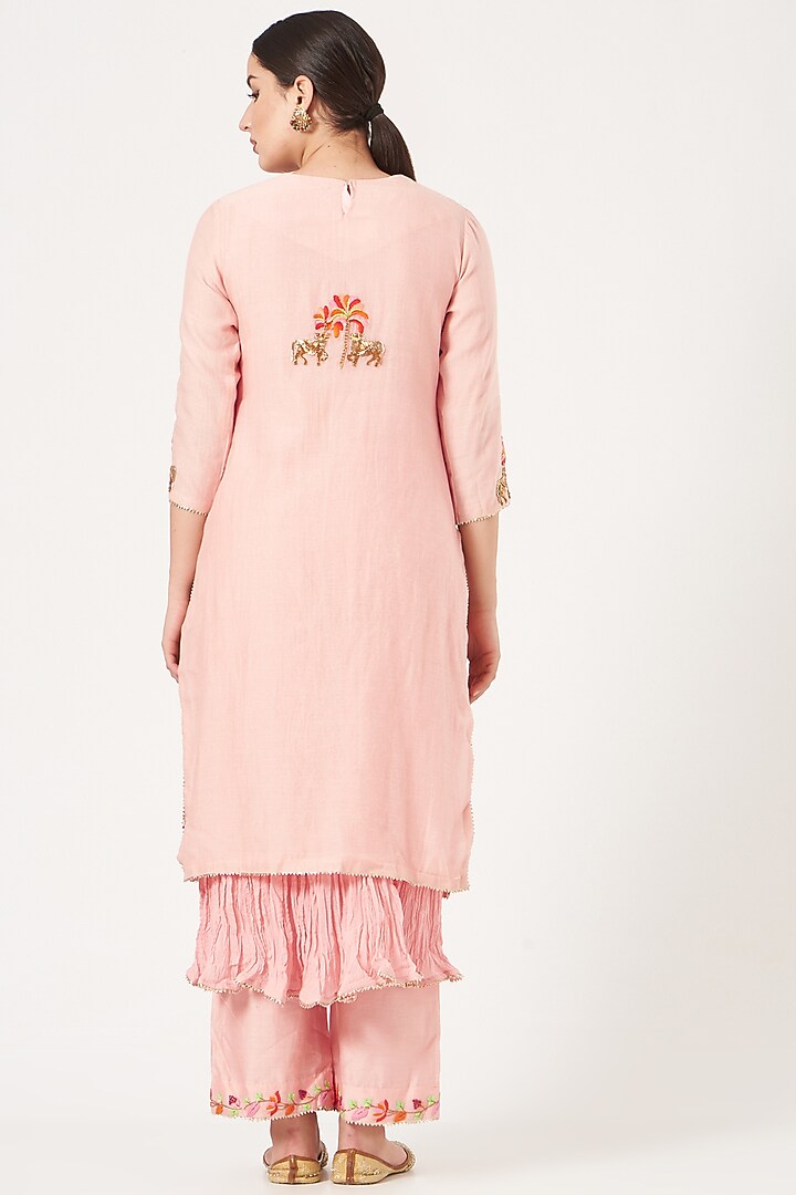 Pink Embroidered Kurta Set by Made in Pinkcity at Pernia's Pop Up Shop