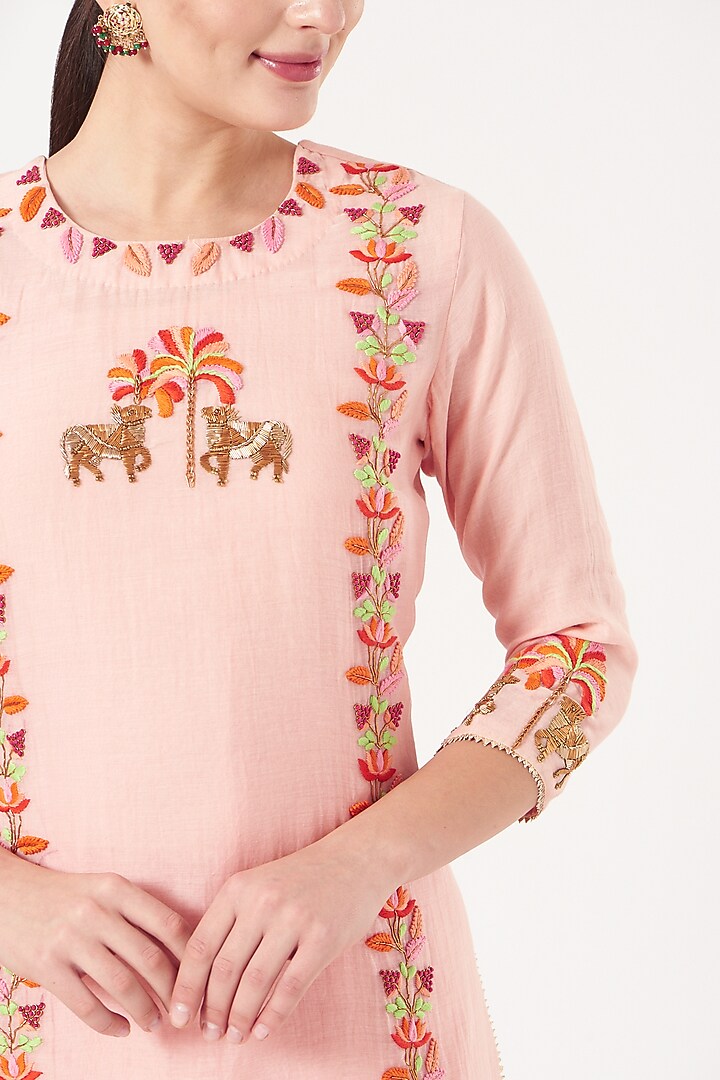 Pink Embroidered Kurta Set by Made in Pinkcity at Pernia's Pop Up Shop