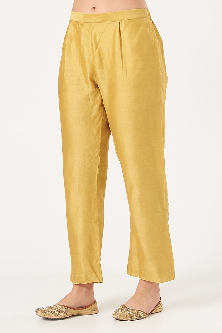 Yellow Embroidered Kurta Set by Made in Pinkcity at Pernia's Pop Up Shop
