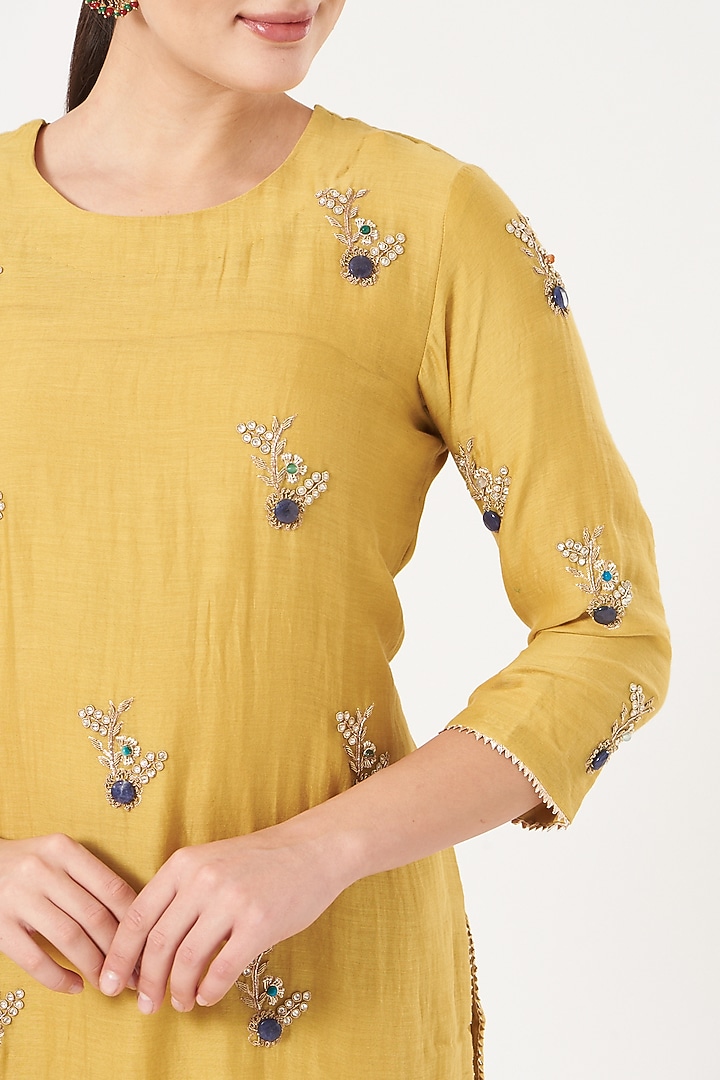 Yellow Embroidered Kurta Set by Made in Pinkcity at Pernia's Pop Up Shop