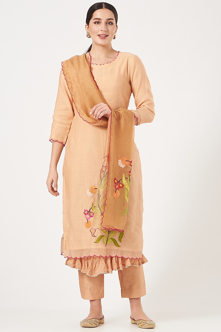 Peach Embroidered Kurta Set by Made in Pinkcity at Pernia's Pop Up Shop