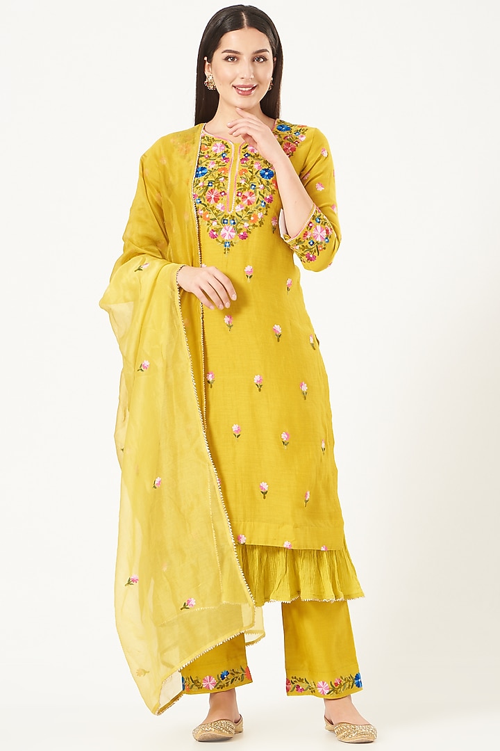 Yellow Embroidered Kurta Set by Made in Pinkcity at Pernia's Pop Up Shop