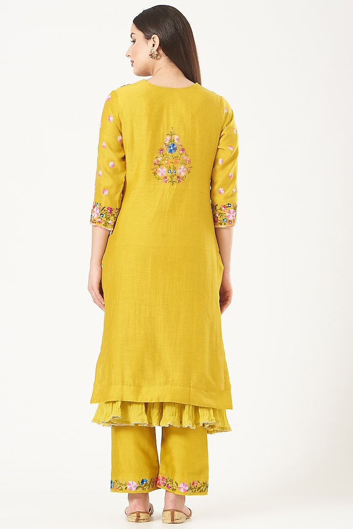 Yellow Embroidered Kurta Set by Made in Pinkcity at Pernia's Pop Up Shop