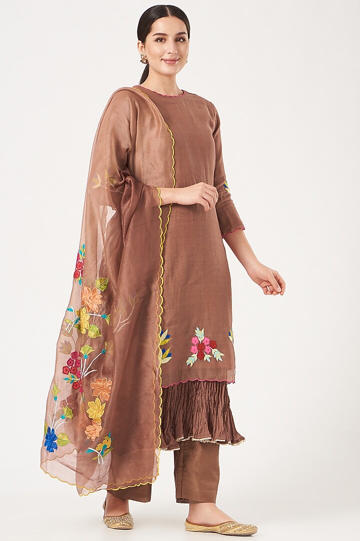 Brown Embroidered Kurta Set by Made in Pinkcity at Pernia's Pop Up Shop