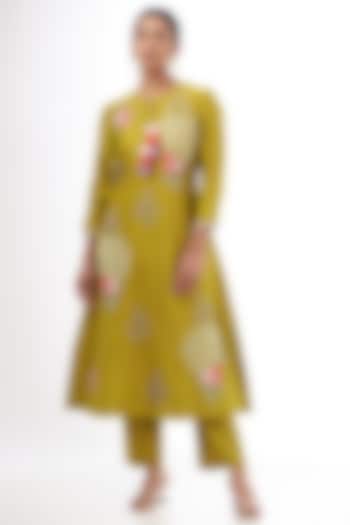 Green Chanderi Resham & Applique Embroidered Kurta Set by Made in Pinkcity at Pernia's Pop Up Shop