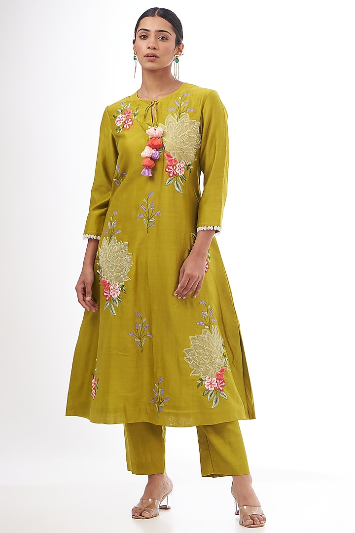 Green Chanderi Resham & Applique Embroidered Kurta Set by Made in Pinkcity at Pernia's Pop Up Shop
