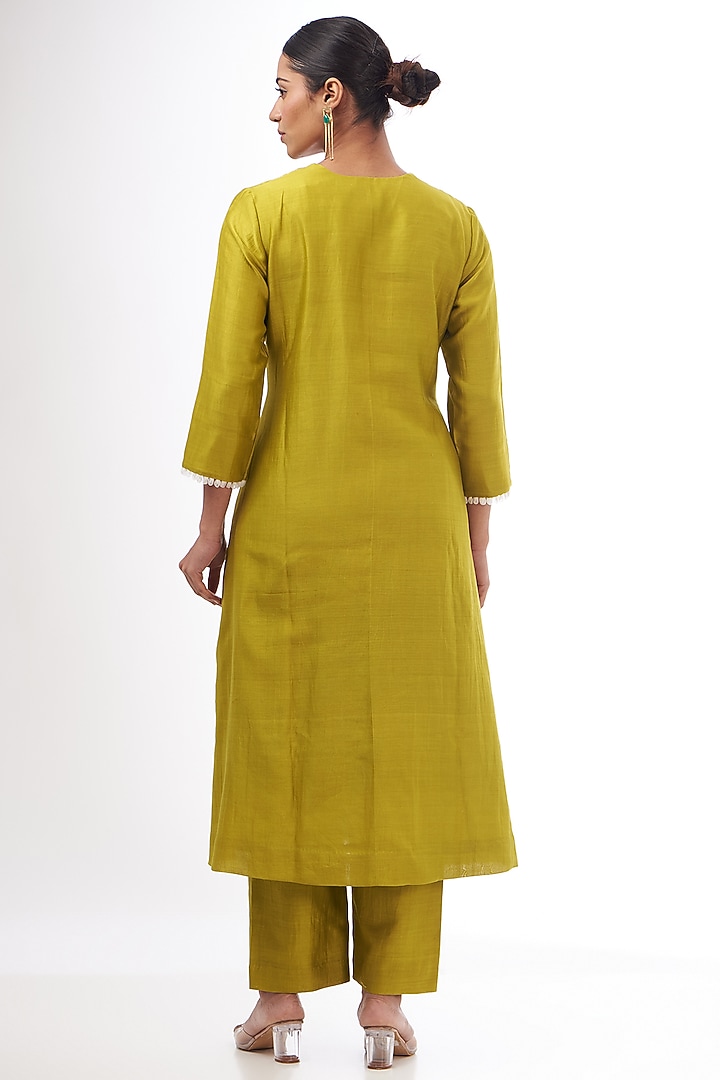 Green Chanderi Resham & Applique Embroidered Kurta Set by Made in Pinkcity at Pernia's Pop Up Shop