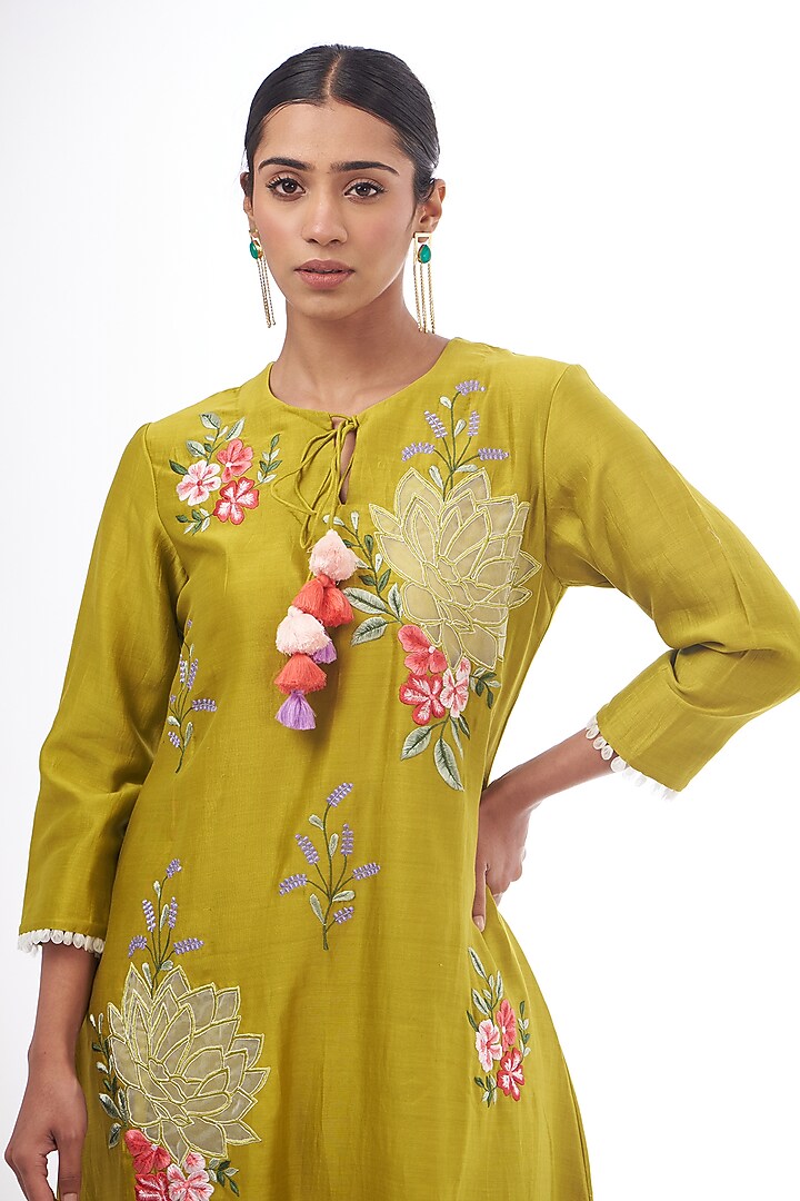 Green Chanderi Resham & Applique Embroidered Kurta Set by Made in Pinkcity at Pernia's Pop Up Shop