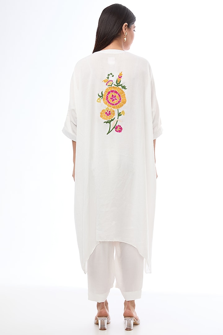White Satin Thread Work Kaftan Set by Made in Pinkcity at Pernia's Pop Up Shop