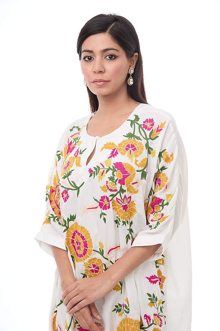 White Satin Thread Work Kaftan Set by Made in Pinkcity at Pernia's Pop Up Shop