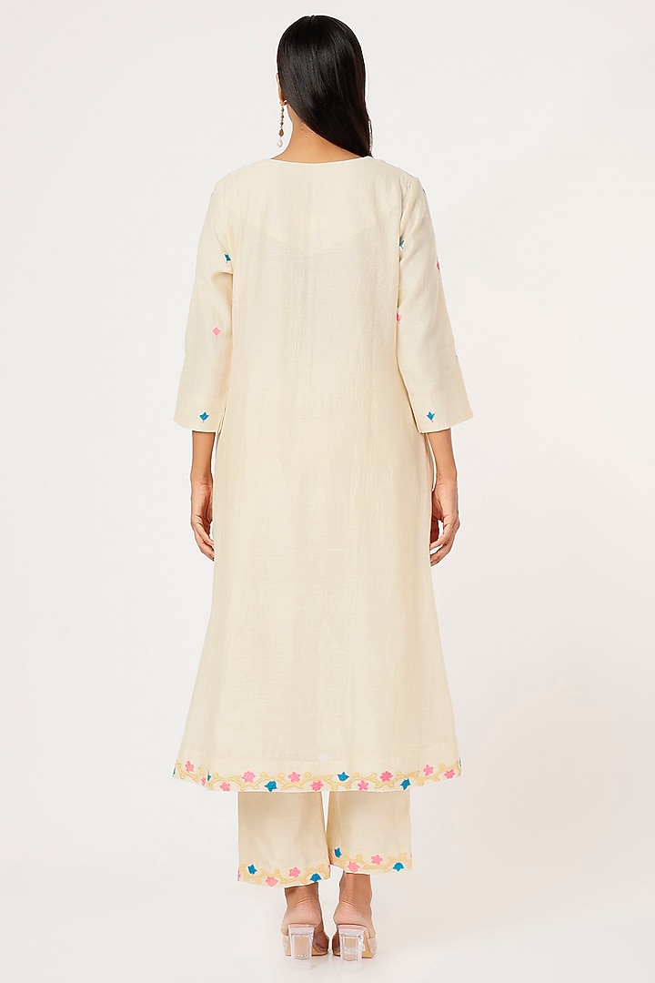 White Embroidered Kurta Set by Made in Pinkcity at Pernia's Pop Up Shop