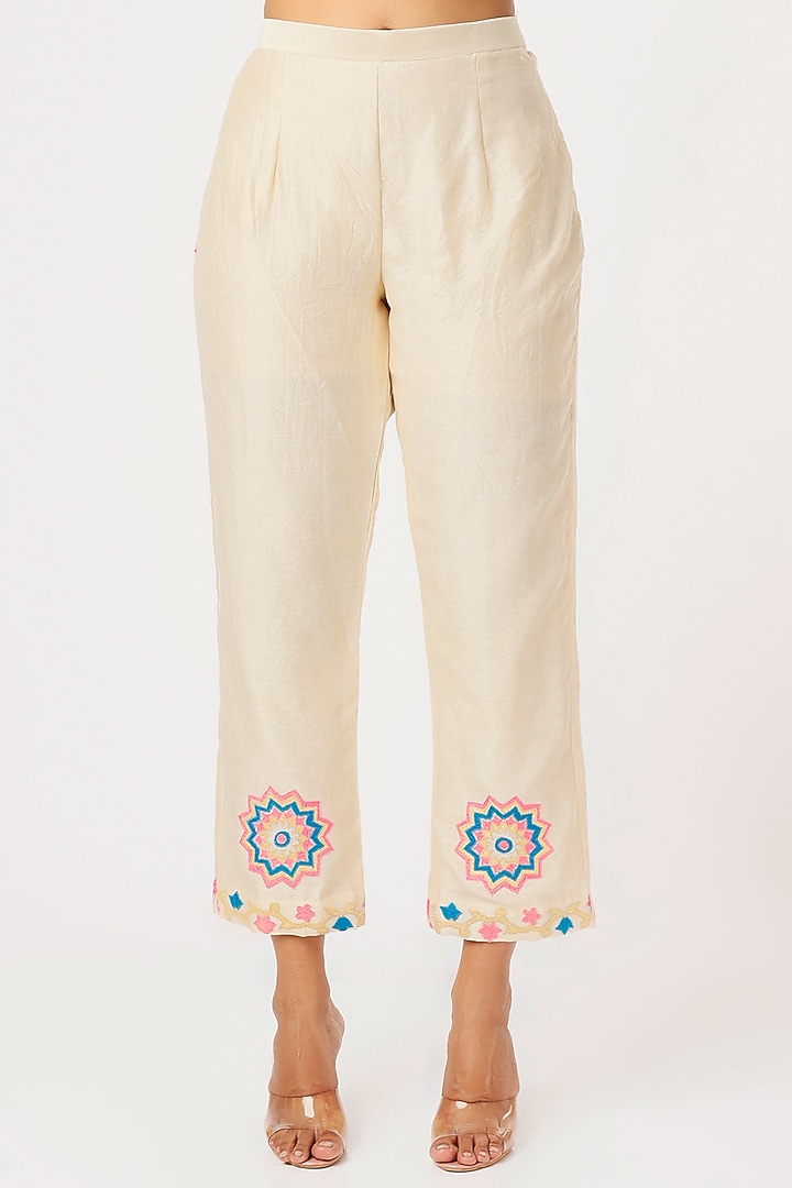 White Embroidered Kurta Set by Made in Pinkcity at Pernia's Pop Up Shop