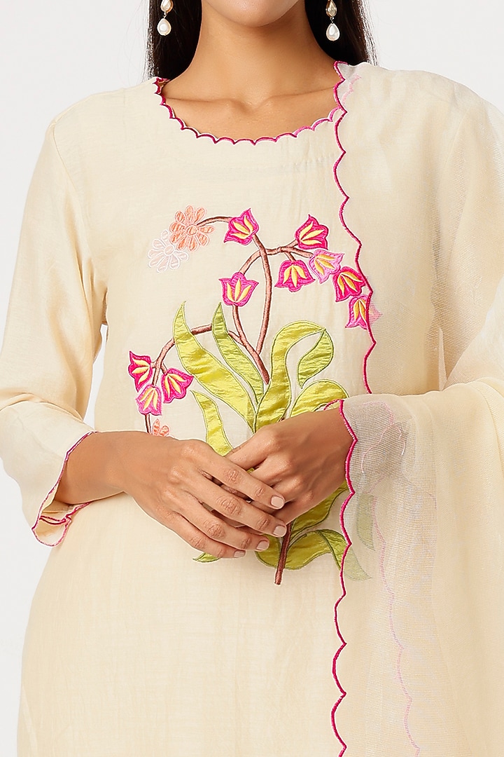 Off-White Chanderi Kurta Set by Made in Pinkcity at Pernia's Pop Up Shop