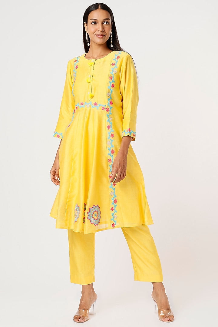 Yellow Applique Embroidered Kurta Set by Made in Pinkcity at Pernia's Pop Up Shop