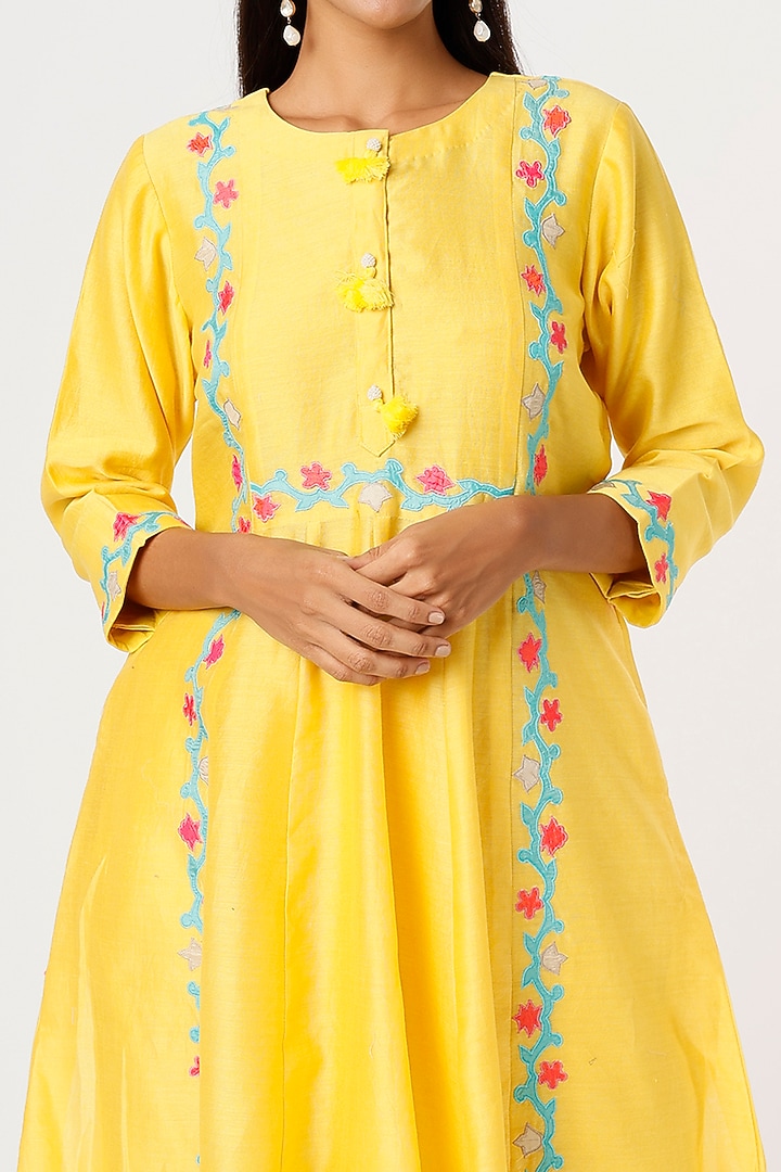 Yellow Applique Embroidered Kurta Set by Made in Pinkcity at Pernia's Pop Up Shop