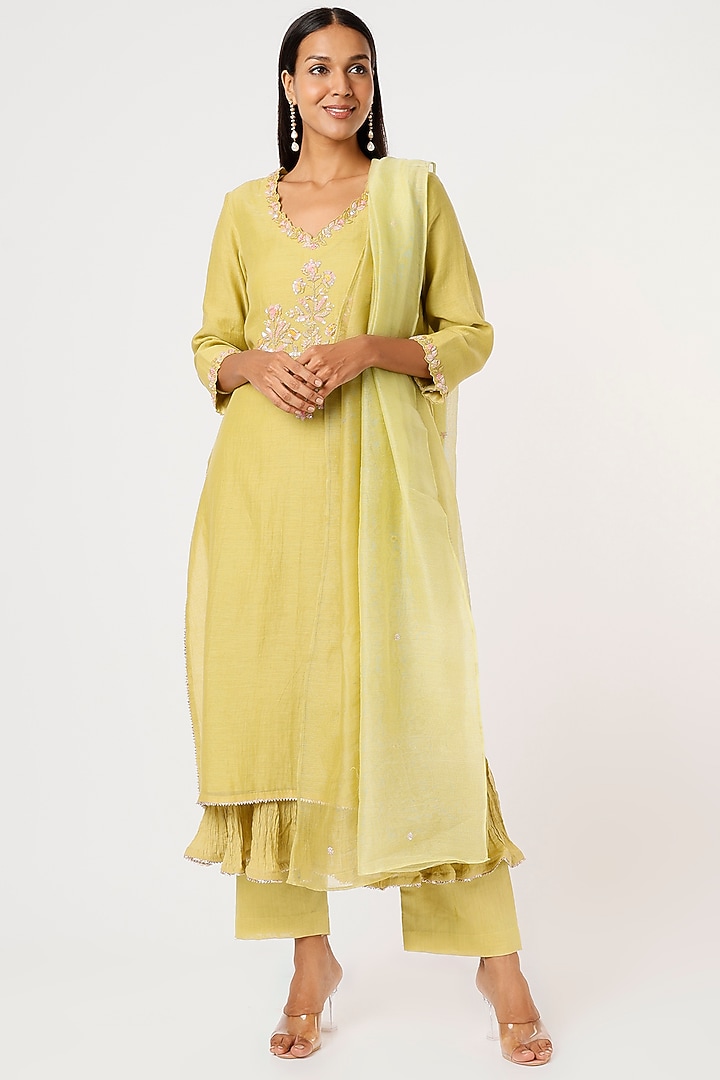 Green Hand Embroidered Kurta Set by Made in Pinkcity at Pernia's Pop Up Shop