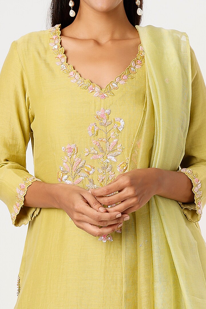 Green Hand Embroidered Kurta Set by Made in Pinkcity at Pernia's Pop Up Shop