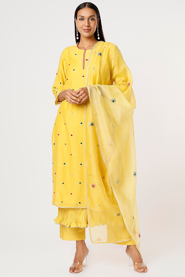 Yellow Hand Embroidered Kurta Set by Made in Pinkcity at Pernia's Pop Up Shop