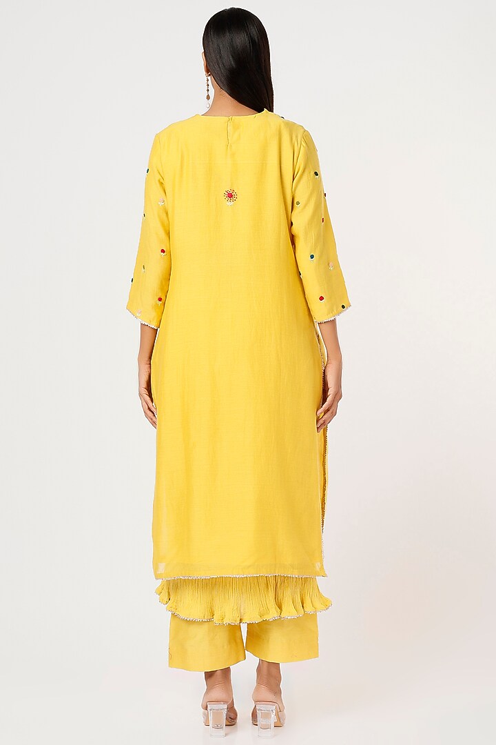 Yellow Hand Embroidered Kurta Set by Made in Pinkcity at Pernia's Pop Up Shop