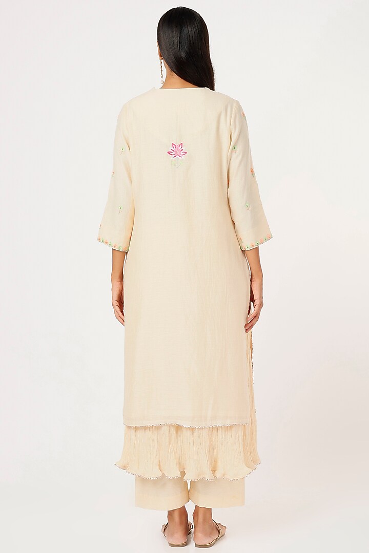 Off-White Embroidered Kurta Set by Made in Pinkcity at Pernia's Pop Up Shop