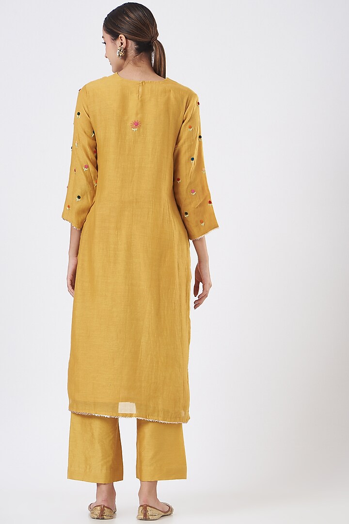 Yellow Hand Embroidered Kurta Set by Made in Pinkcity at Pernia's Pop Up Shop