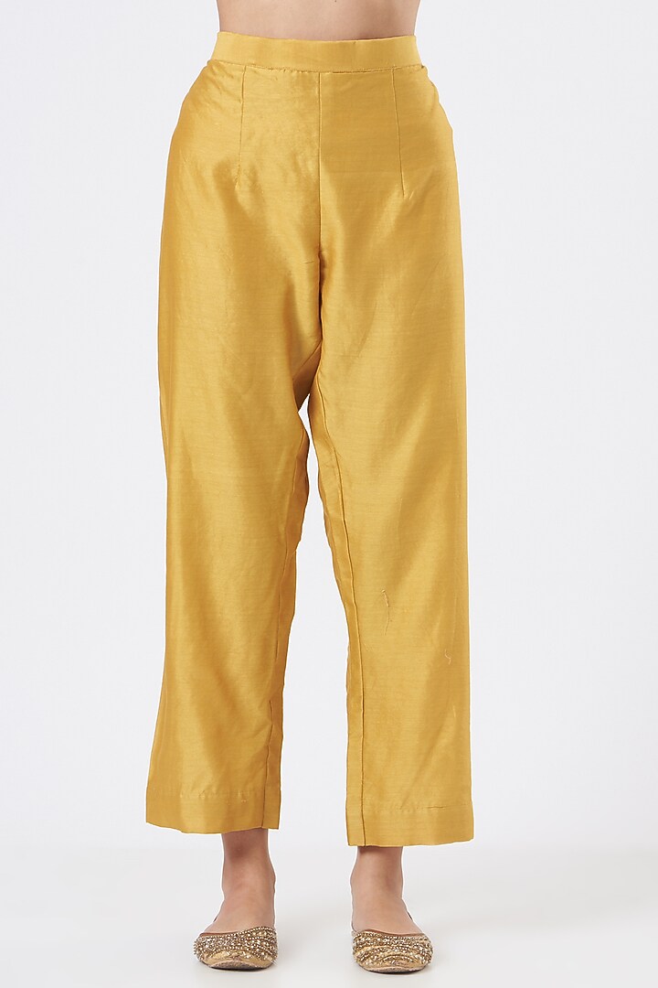 Yellow Hand Embroidered Kurta Set by Made in Pinkcity at Pernia's Pop Up Shop