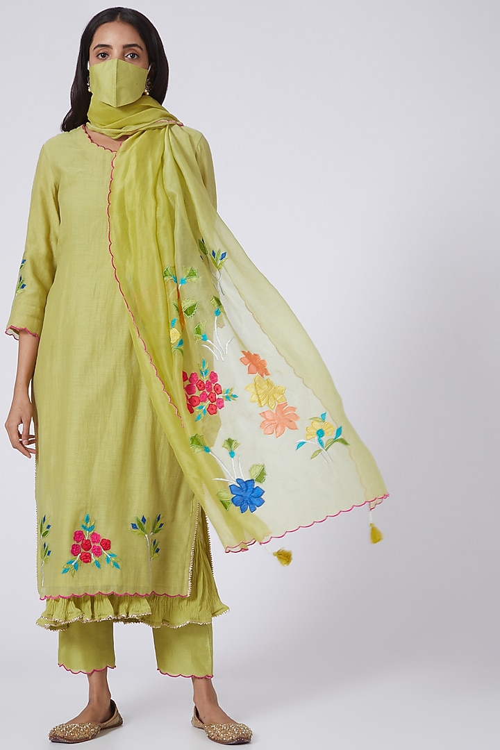 Green Hand Embroidered Kurta Set by Made in Pinkcity at Pernia's Pop Up Shop