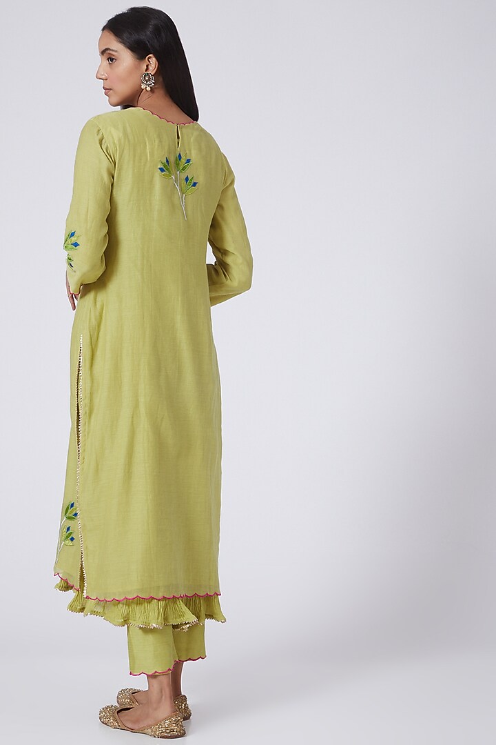 Green Hand Embroidered Kurta Set by Made in Pinkcity at Pernia's Pop Up Shop