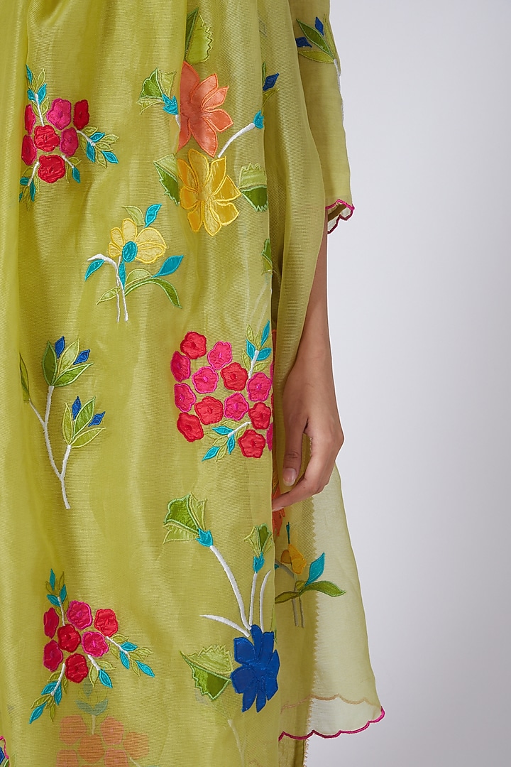 Green Hand Embroidered Kurta Set by Made in Pinkcity at Pernia's Pop Up Shop