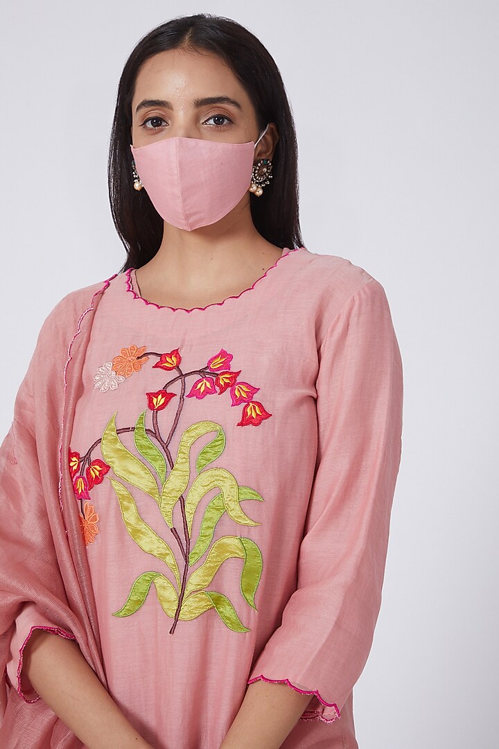 Rose Gold Embroidered Kurta Set by Made in Pinkcity at Pernia's Pop Up Shop