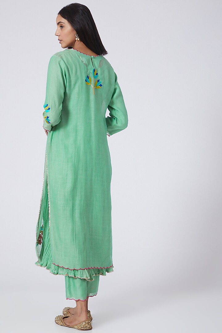 Green Kurta Set With Hand Embroidery by Made in Pinkcity at Pernia's Pop Up Shop